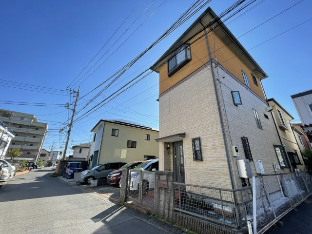 閑静な住宅地で子育て家族にピッタリ。ゆとりある住環境が整っています。