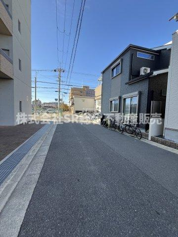 前面道路含む現地写真です