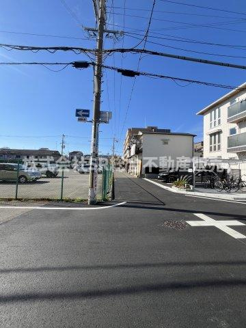 前面道路含む現地写真です