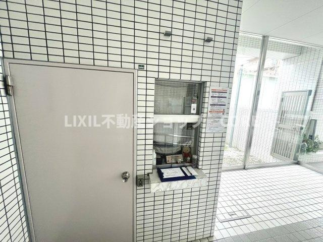 受付はマンションコンシェルジュがいる場合もあれば、管理人が滞在する小部屋を総称して呼ぶことがあります。