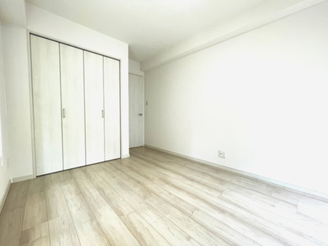 ダブルサイズのベッドを置いても、余裕がある広さです。　