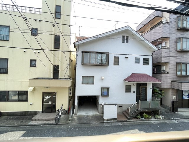 南向きで陽当たり良好のバルコニーです。　