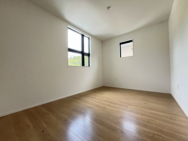 現地写真。2階主寝室です。