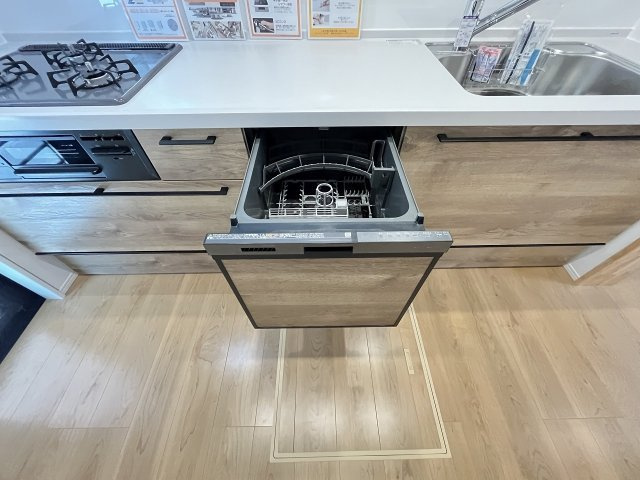 現地写真。食洗器が付いてます。