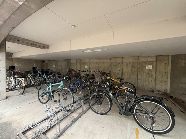 雨にも当たらないバイク&amp;自転車置場