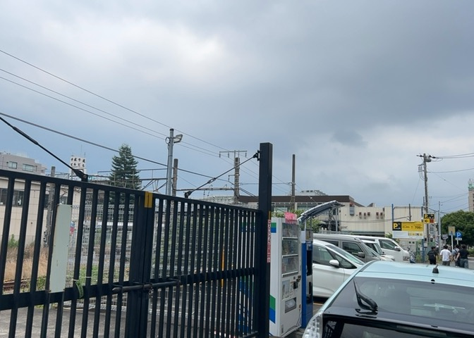 眺望を気にして物件を探す場合、前面に建物が建っていないか現地で確認しましょう！前面に建物があると景色はもちろん、日当たりや風通しにも影響が出てきます。住んだ時のことを想像しながら現地見学をしましょう。