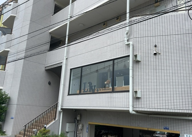外観はマンション管理がされているかの目安になります。築年数が古いと、壁面は劣化してひび割れが生じることも！建物が古びていても細かいところが修繕されていると、きちんと管理されているなぁと感じるでしょう。