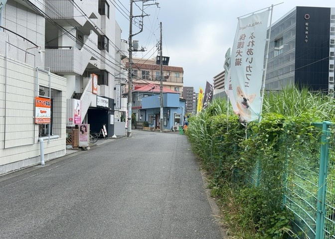 眺望の良さを楽しめるダイニングキッチンで家族団らんの時間を過ごしてはいかがでしょうか。バルコニーから見える景色を家族で眺める時間は、時間が経つのを忘れてしまいそうですね。是非、現地を見に行きましょう！