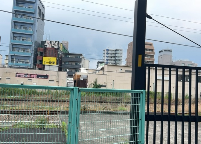 景色重視でお家選ぶをするとスーパーが遠い！学校が遠い！など生活をするうえで利便性で困ることもあります。まず一度現地を見学する際に、周辺の施設などがあるかを確認し、暮らし始めた後のことを想像しましょう。