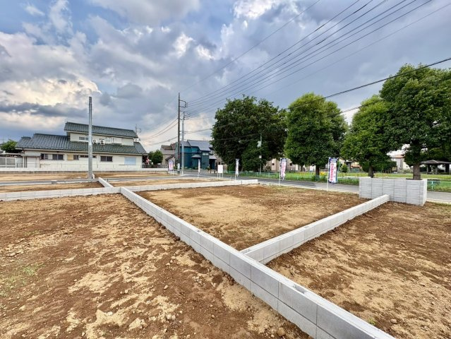 全10区画　　間取り・外観・設備まで自由にプランニング可能。暮らし方に合わせた住まいをご提案できます。花田小学校まで徒歩約4分(270ｍ)、毎日の通学がしやすい住環境です。