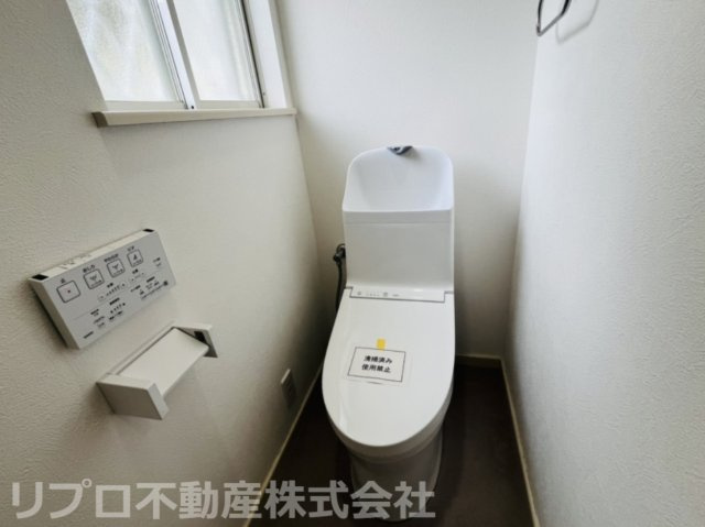 1階トイレはウォシュレット付きです