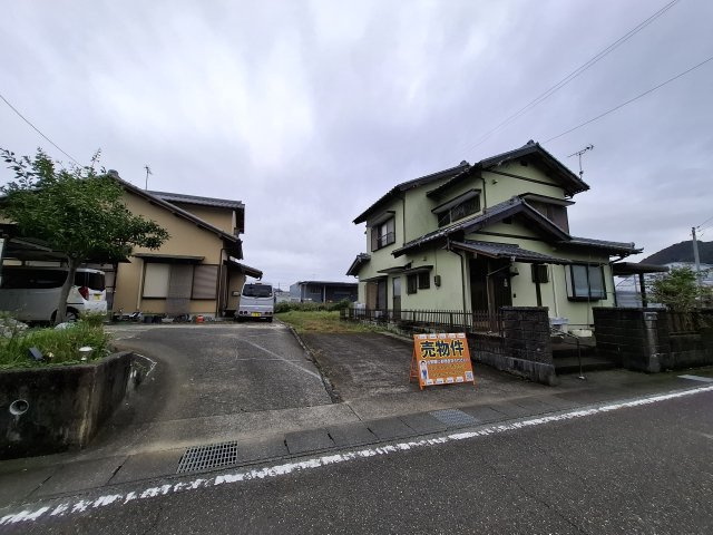 周囲は高い建物がなく、見晴らしの良い場所です！