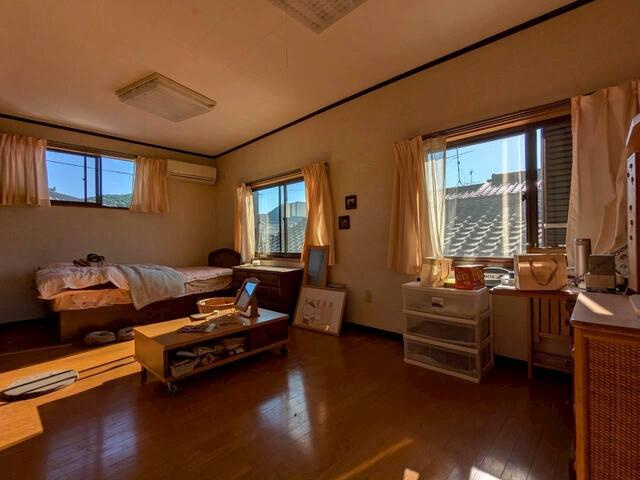 木の温もりを感じる、心地よいナチュラルな内装。