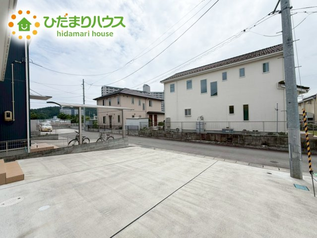 時間がない時もらくらくと車の出し入れができる並列駐車場を完備！！