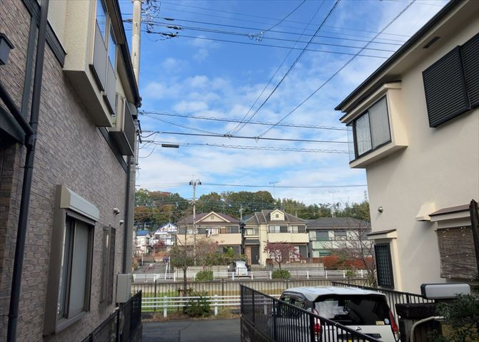 土地の地勢が高台の場合、景色を綺麗にみることができ、景色にこだわってお家探ししている方におすすめです！また平坦地よりも風通しがいいというメリットがあります。デメリットもあるので是非現地でご確認下さい。