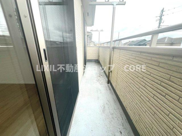 南に大きく面したバルコニーは太陽の温かな温もりをめいいっぱい受け止めてくれます。