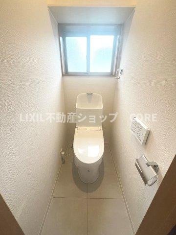 トイレスペースが1・2階にございますので、朝の混雑時に家族が分散して使用できます。