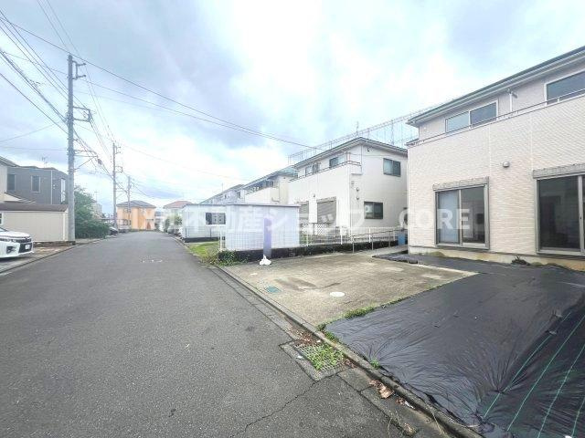 小学校・中学校が近く、子育て環境良好。小さなお子様がいる方には、安心な立地になっております。