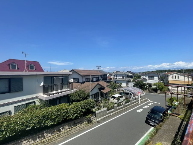 閑静な住宅街に位置しております。