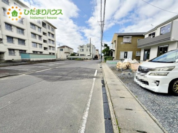 車通りも少ないので運転が苦手な方でも安心して駐車できます