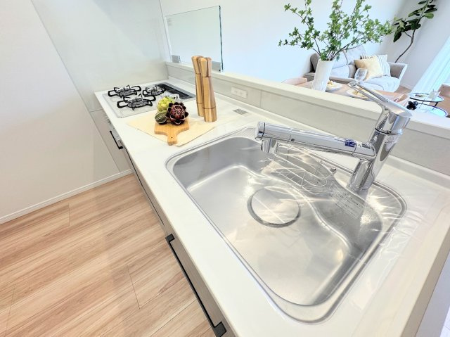◆浄水器一体型なのでシンクまわりがスッキリ！ハンドシャワー付きで便利。