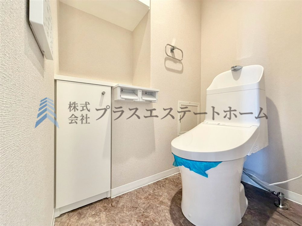 トイレは清潔感と快適さを兼ね備えた空間♪落ち着いた色合いの内装がリラックスできる雰囲気を演出♪