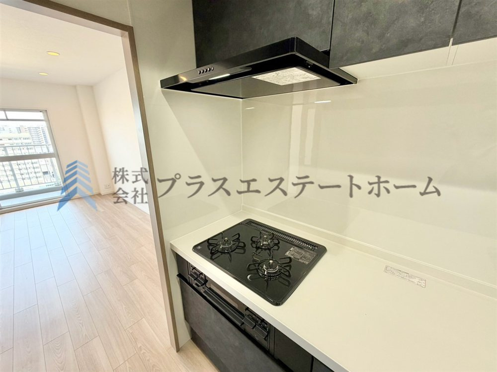 便利な3口コンロが搭載されています♪お弁当と朝食準備、おかずと汁物など、同時調理が捗りそうです♪
