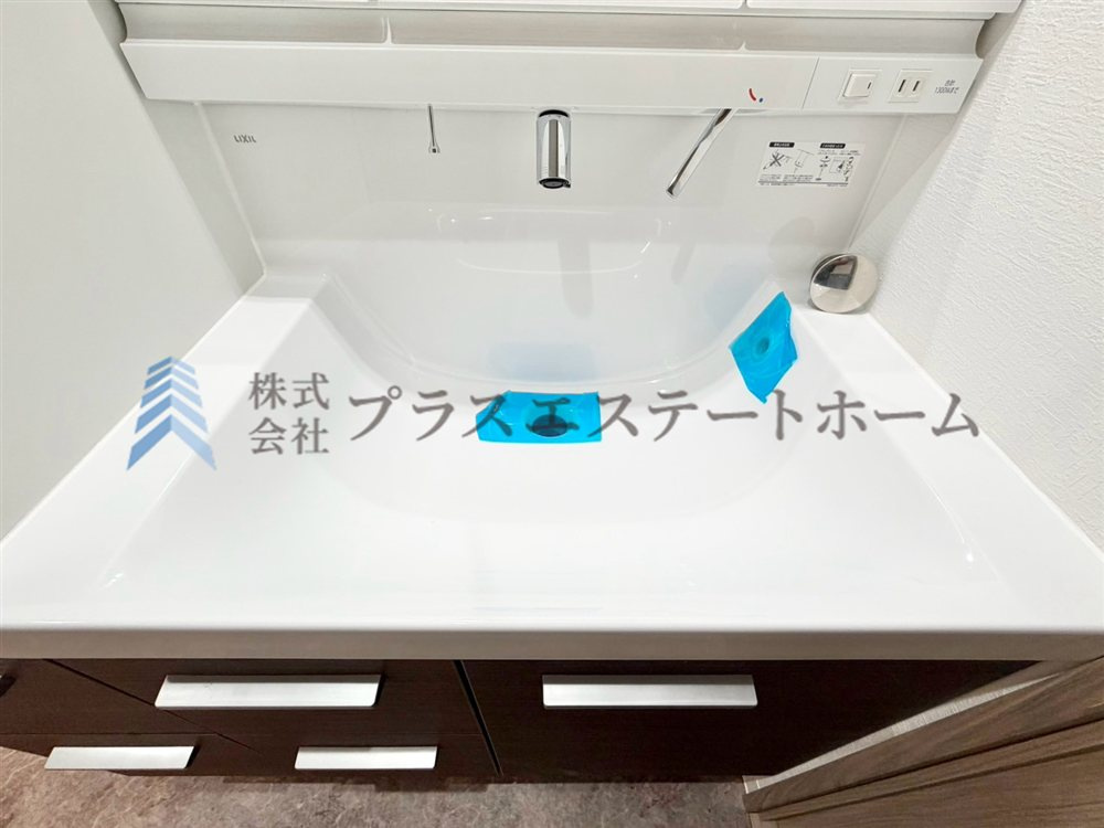 大型洗面器は、洗顔・洗髪はもちろん、つけ置き洗いなどにも便利です♪