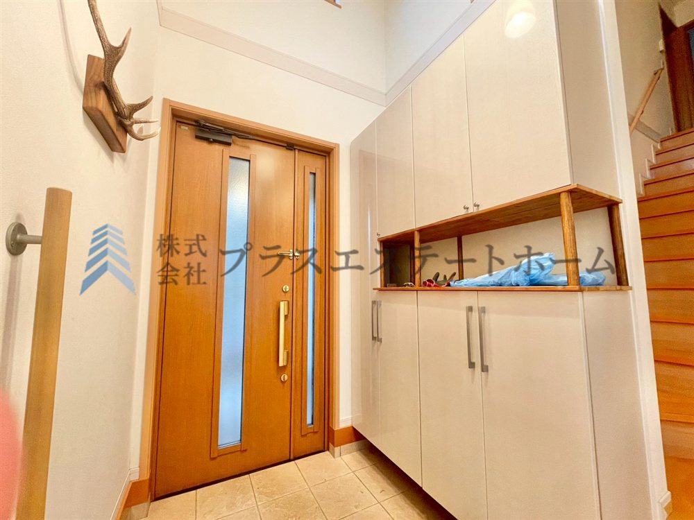 広々玄関で来客時も安心♪シューズボックスもあるためたくさんの靴を収納できます♪