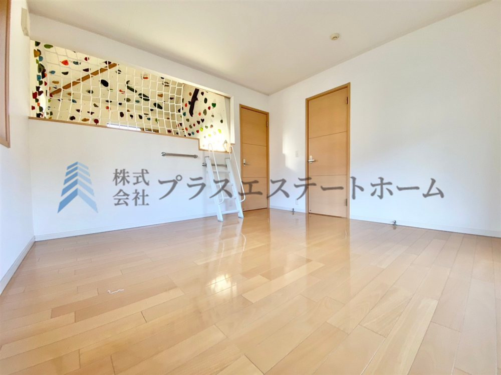 お子様の好きな色やモチーフを使ったコーディネートで勉強もお片付けも全部楽しいお気に入りの空間に♪