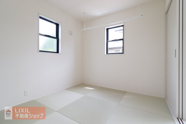 【和室】現地完成写真。ゆったりくつろぎスペース。お子様の遊び場としても重宝しますね♪