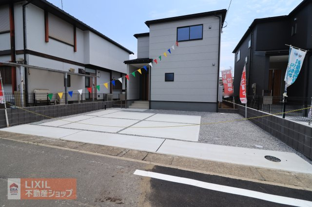 【駐車スペース】現地完成写真。ゆったりとした駐車スペースです。