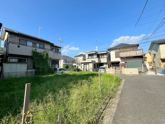 大型商業施設「ららぽーと富士見」まで徒歩9分。生活必需品も徒歩圏内で揃います。