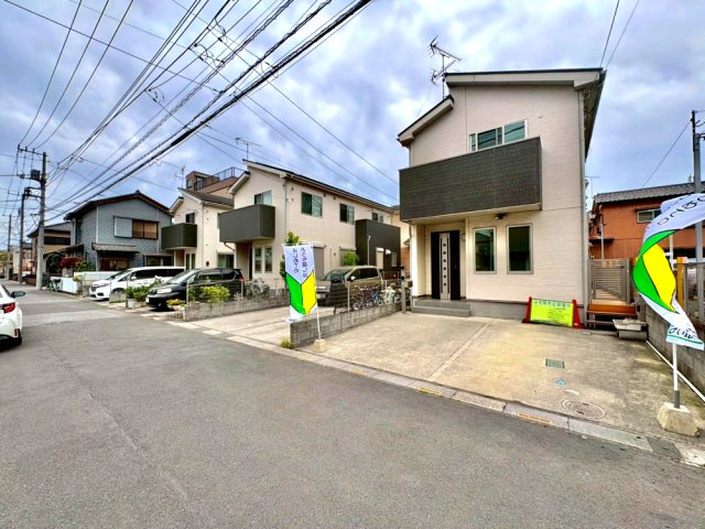■新規内装リフォーム　■カースペース並列2台可能です！　■2路線2駅ご利用可能です！　■戸塚東小学校まで徒歩4分(約250m)・戸塚中学校まで徒歩13分(約1000m)