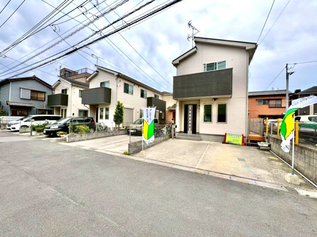 ■新規内装リフォーム　■カースペース並列2台可能です！　■2路線2駅ご利用可能です！　■戸塚東小学校まで徒歩4分(約250m)・戸塚中学校まで徒歩13分(約1000m)