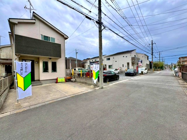 ■新規内装リフォーム　■カースペース並列2台可能です！　■2路線2駅ご利用可能です！　■戸塚東小学校まで徒歩4分(約250m)・戸塚中学校まで徒歩13分(約1000m)