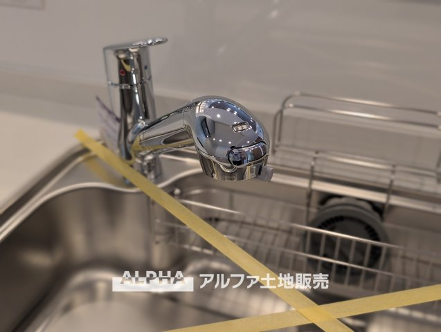 【Water　cleaner】　◆浄水器◆蛇口から流れ出すお水はクリーンでいつも楽しめます。また浄水器内臓シャワー混合栓なので場所取らずのスッキリとしたスタイルです。
