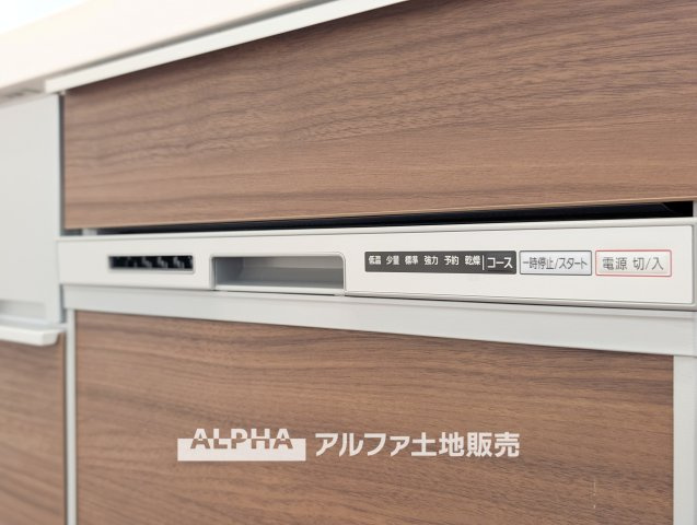 【Food　washing　machine】　◆食洗機◆家事の時間を短縮し、お子様との大切な時間をもっと楽しく。手荒れも防げて節水効果も高い、忙しい毎日に嬉しい人気の設備です。