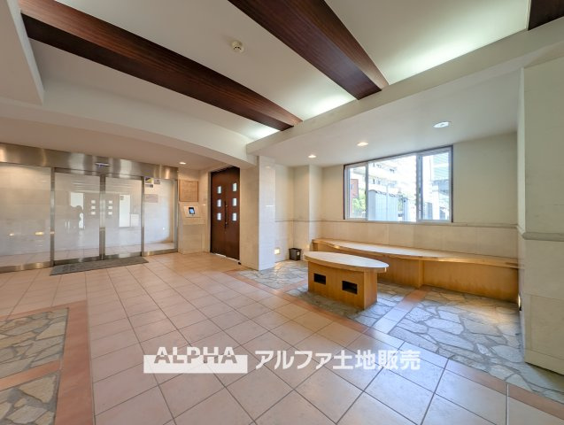 【lobby】　◆ロビー◆共用部は管理の行き届いた綺麗なスペース。いつも明るく家族を、来客を出迎えてくれる大切な場所です。