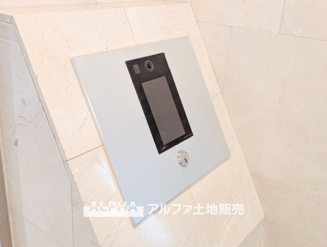 【Auto　lock】　◆オートロック◆不要なセールスや不審者をシャットアウトし静かで快適なシステムは私達に恙ないライフスタイルを与えてくれます。