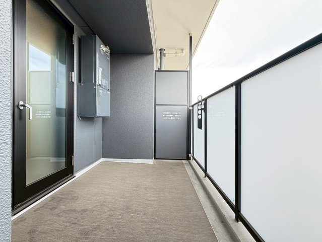 【バルコニー】奥行がある南東向きのバルコニー◎