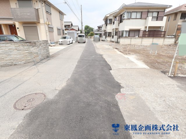 前面道路南2.42ｍ、西4ｍ