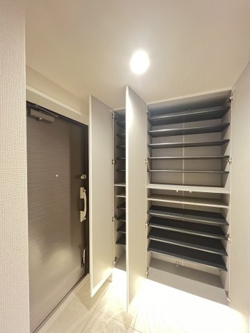 内玄関　大容量シューズボックス