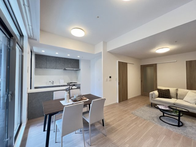 明るく広々としたLDK19.2帖