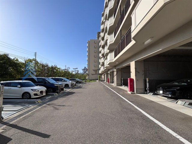 敷地内駐車場も広々です♪