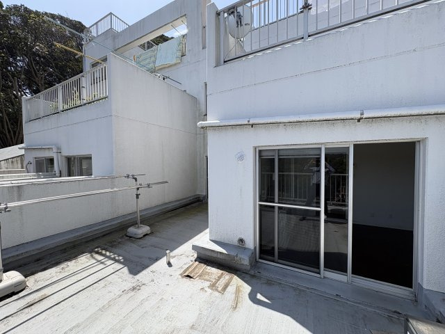 広々としたルーフバルコニーとなります。