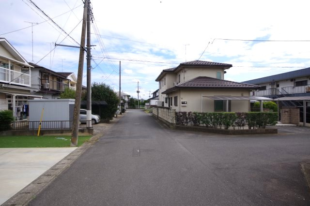 区画整理地内の住宅街位置します