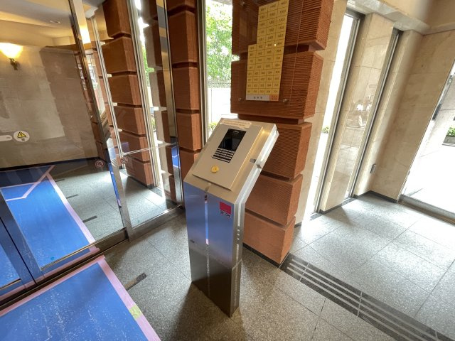 不審者や不要な訪問者の侵入を防ぎ、安全な住環境を確保できます。　