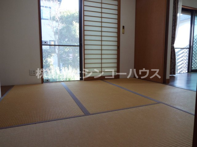 お布団で眠りたい方には和室もおすすめです。