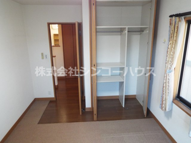 2階の居室は全部屋バルコニーに出ることができ、陽射しも入ります。